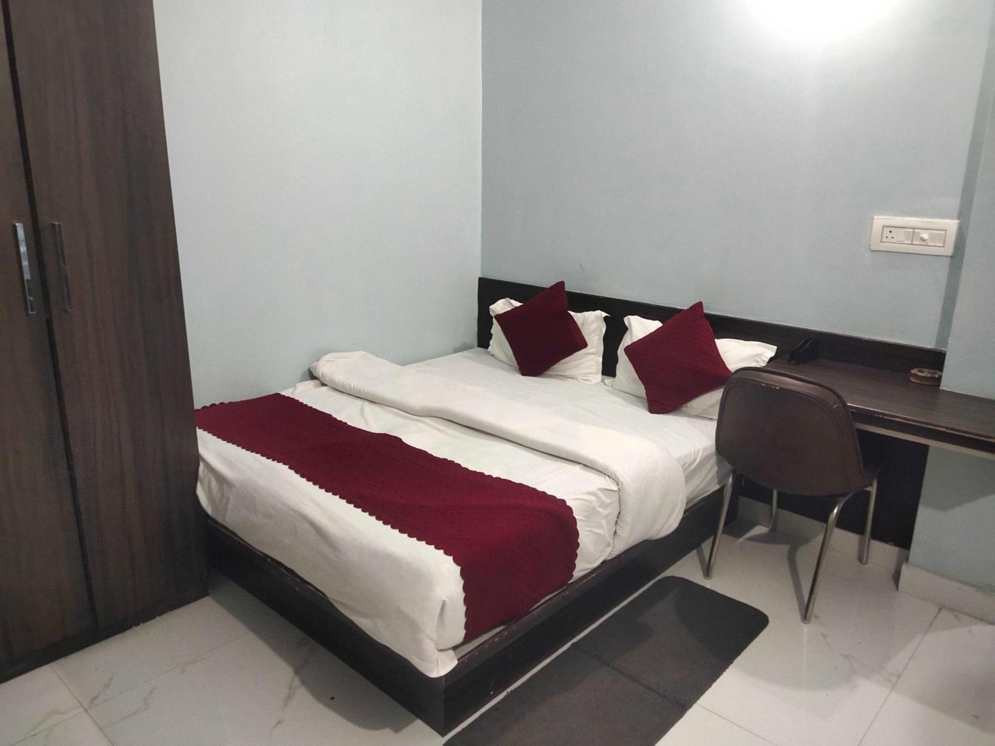 Hotel O Home Aditya Inn Suits Homestay Ayodhya المظهر الخارجي الصورة