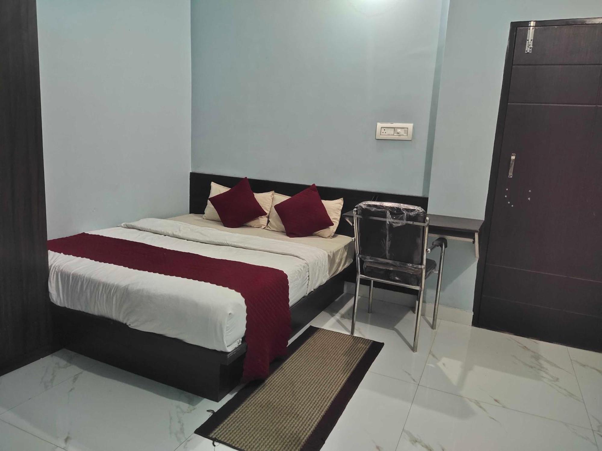 Hotel O Home Aditya Inn Suits Homestay Ayodhya المظهر الخارجي الصورة